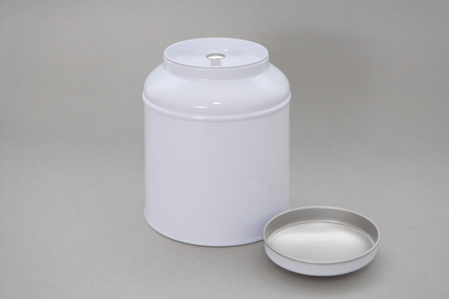 Llauna de te blanca amb doble tapa